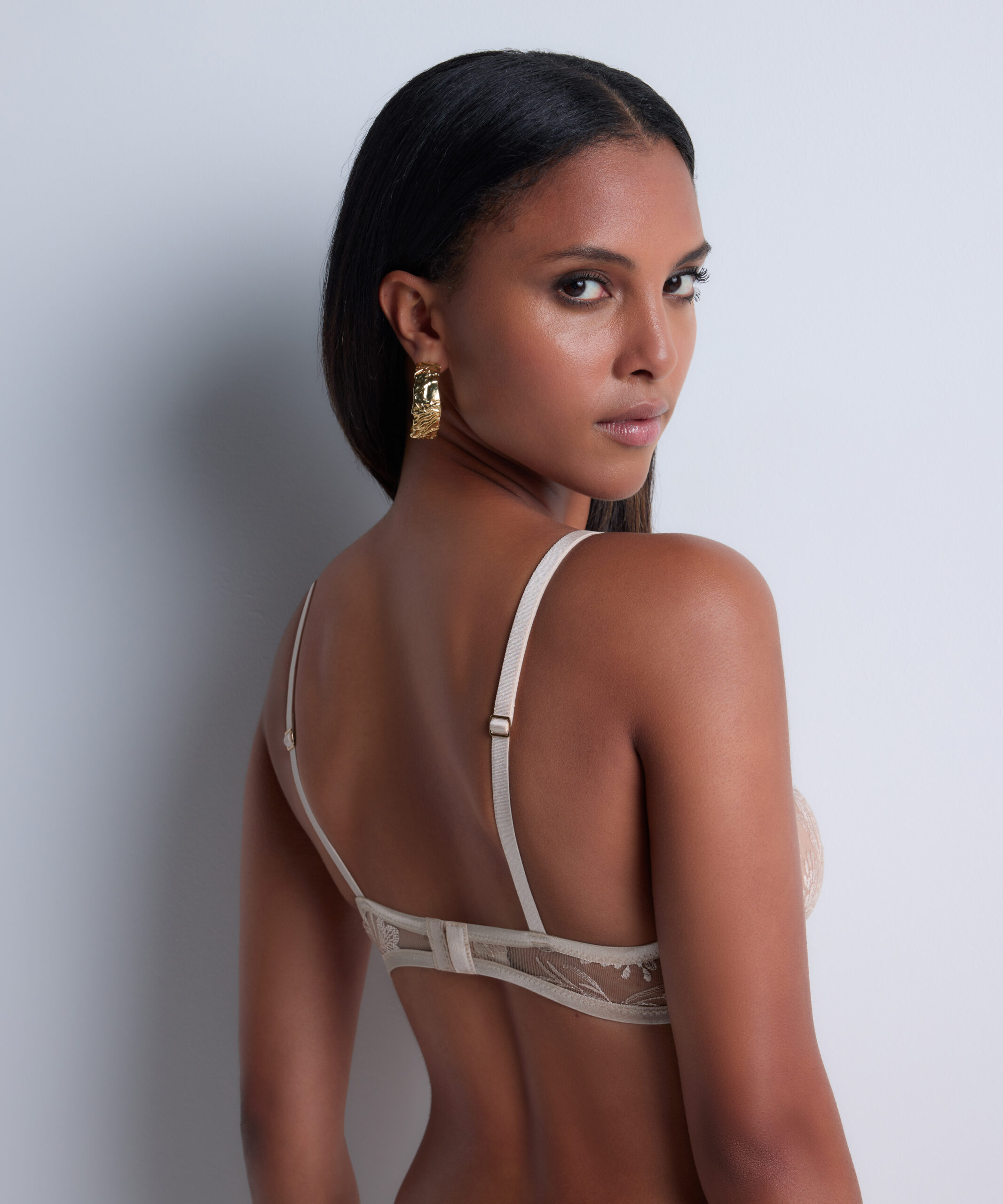 AUBADE_MagneticSpell_SoutienGorgeTriangleAvecArmatures_Sahara_SAHR_2DN12_3